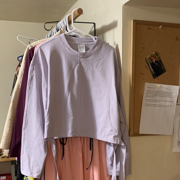 Adidas Light Purple Training Top. Size XL - Picture 5 of 10
